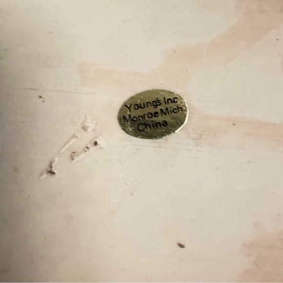 Vintage Resin Santa Figurine with Roses & Wooden Walking Stick - Picture 10 of 10